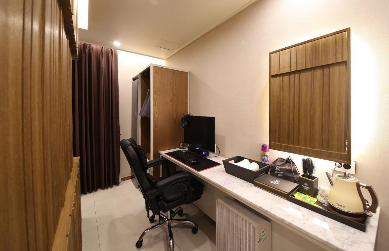 Brown Dot Hotel Sinan Кванджу Экстерьер фото