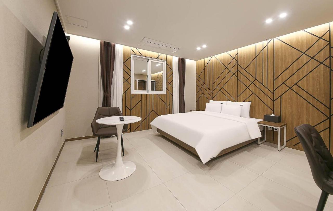 Brown Dot Hotel Sinan Кванджу Экстерьер фото