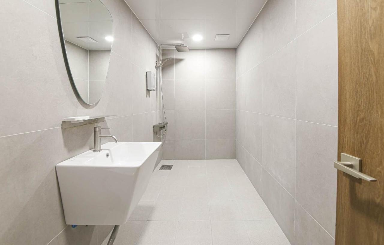 Brown Dot Hotel Sinan Кванджу Экстерьер фото