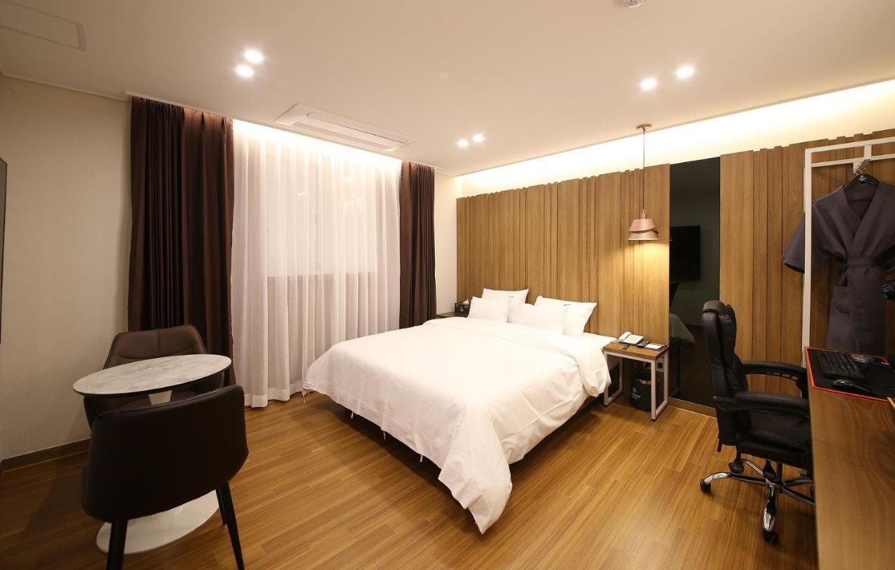 Brown Dot Hotel Sinan Кванджу Экстерьер фото