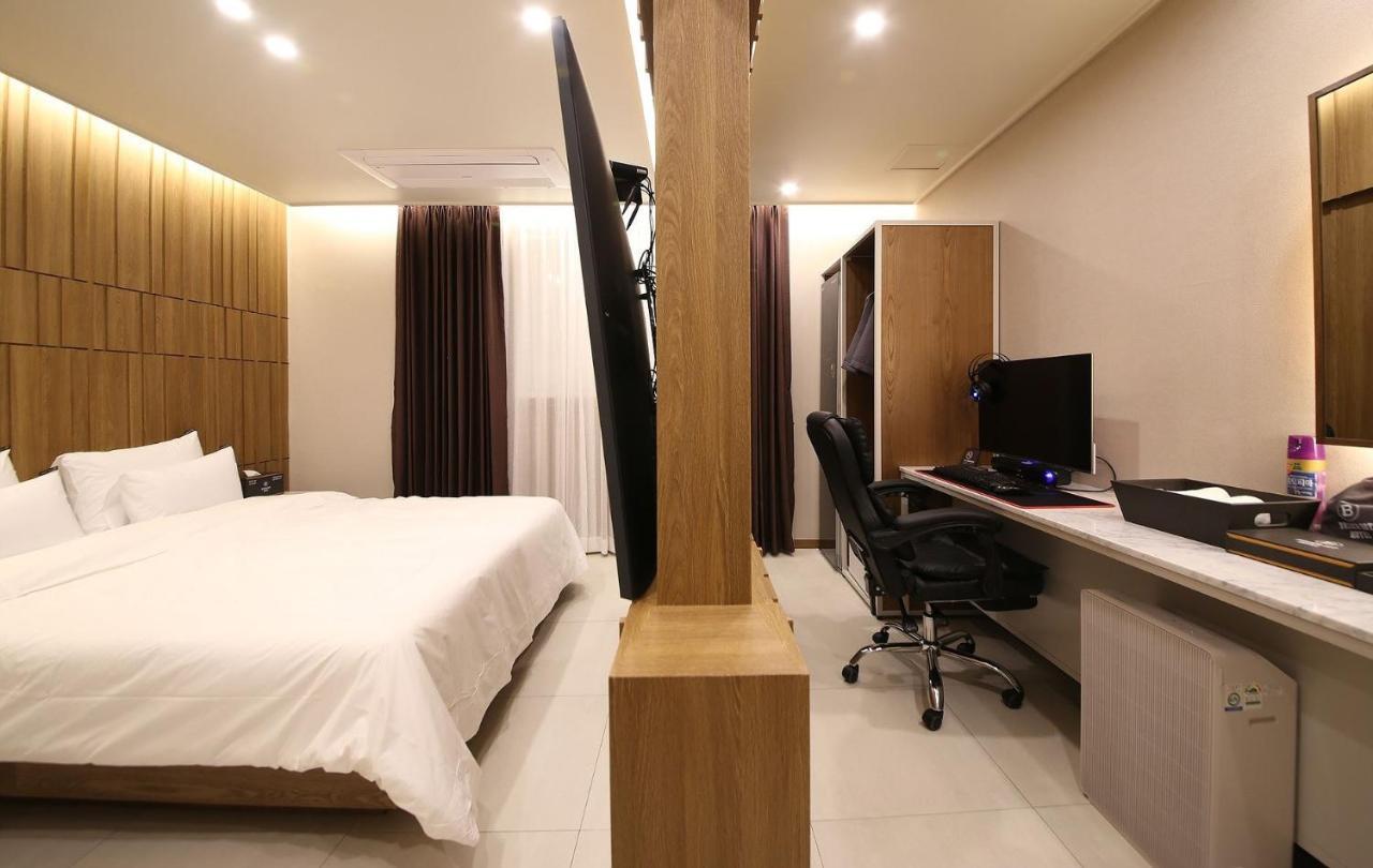 Brown Dot Hotel Sinan Кванджу Экстерьер фото