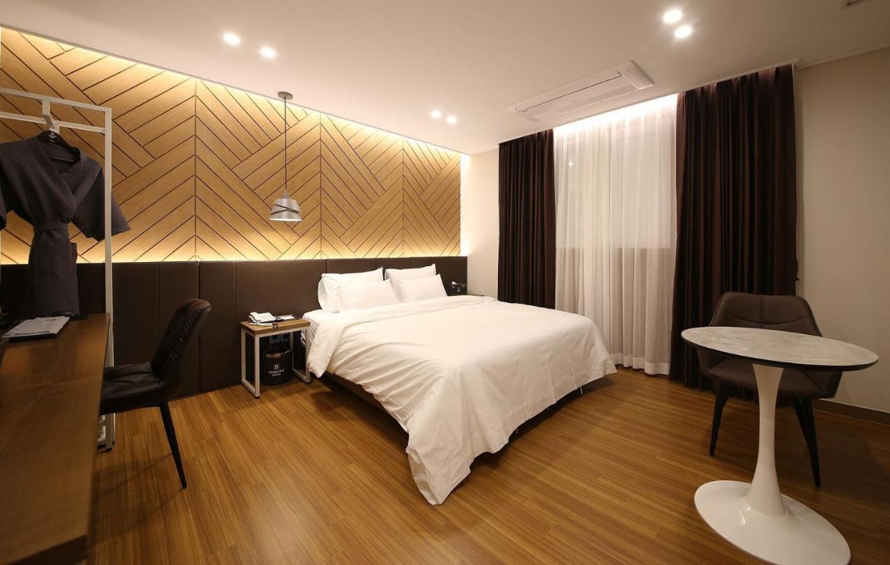 Brown Dot Hotel Sinan Кванджу Экстерьер фото