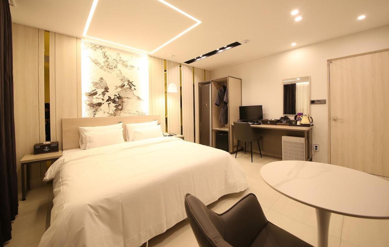 Brown Dot Hotel Sinan Кванджу Экстерьер фото