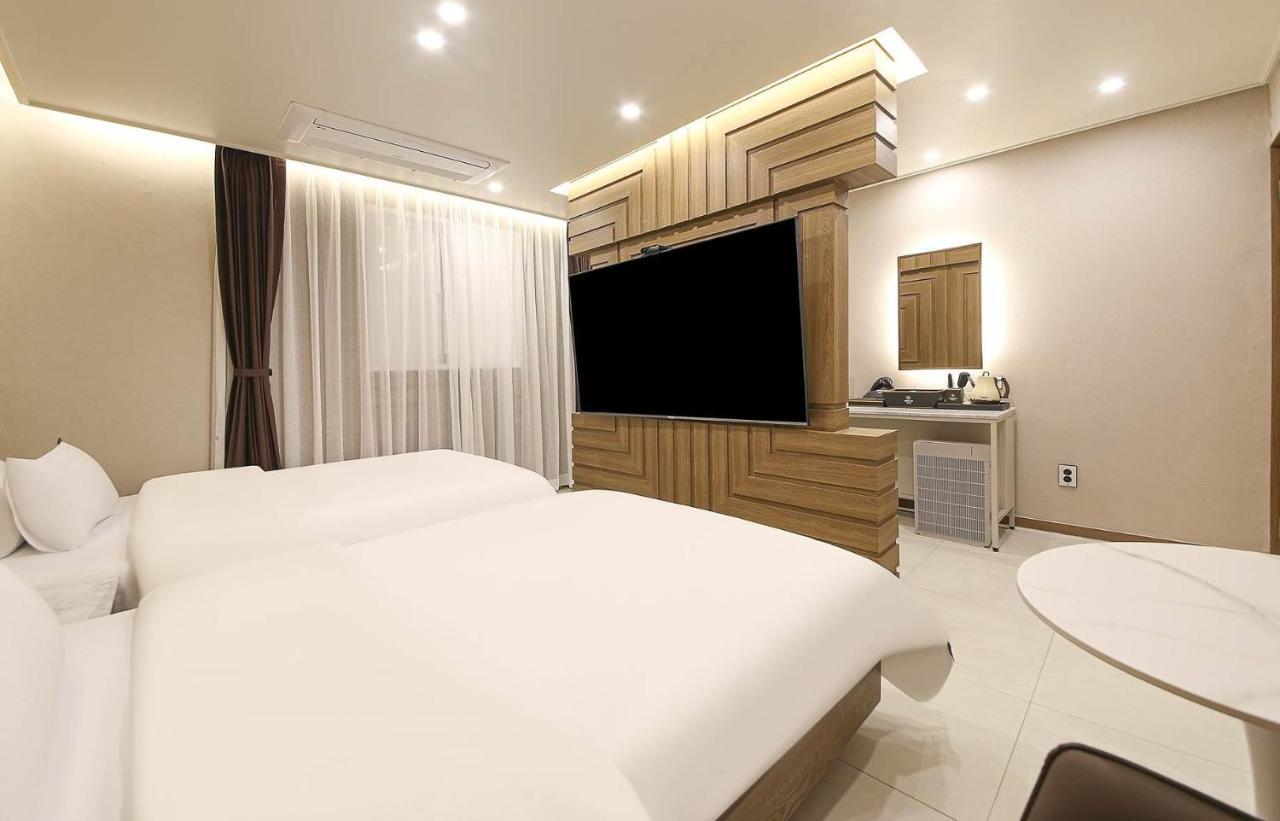 Brown Dot Hotel Sinan Кванджу Экстерьер фото