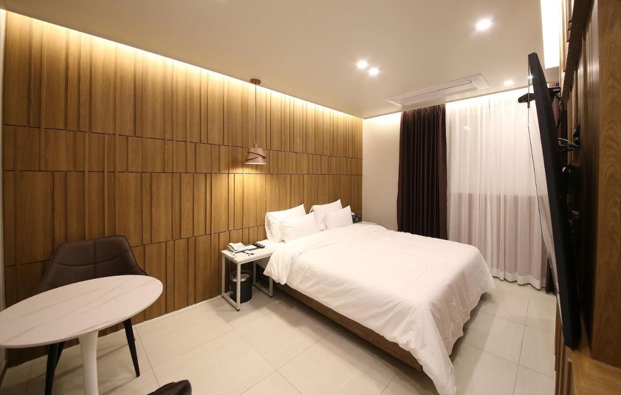 Brown Dot Hotel Sinan Кванджу Экстерьер фото
