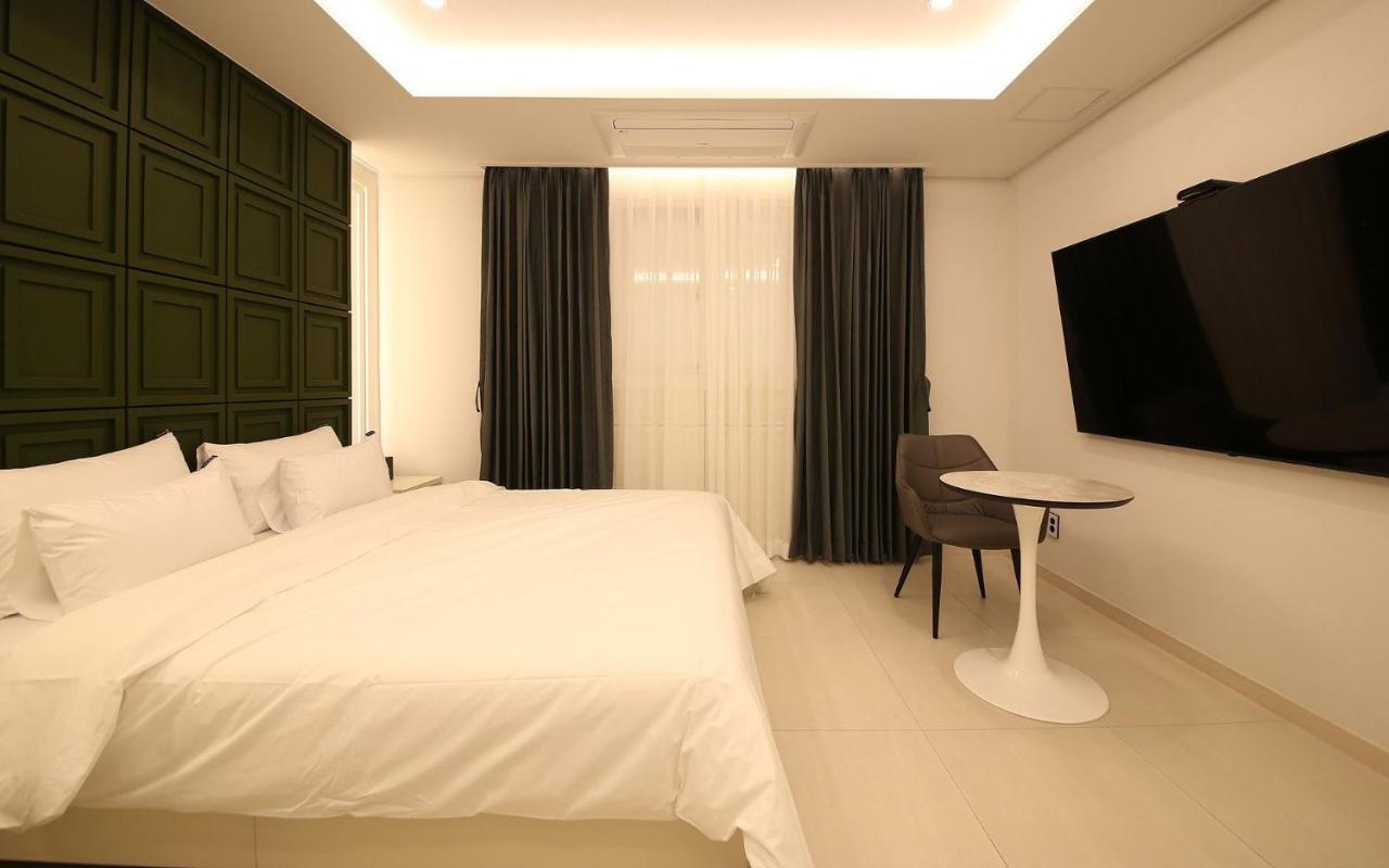 Brown Dot Hotel Sinan Кванджу Экстерьер фото