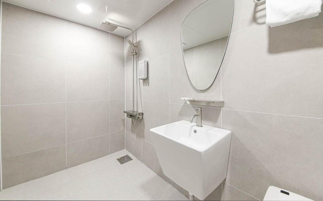 Brown Dot Hotel Sinan Кванджу Экстерьер фото