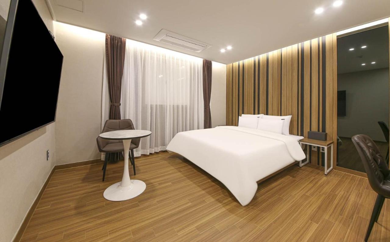 Brown Dot Hotel Sinan Кванджу Экстерьер фото