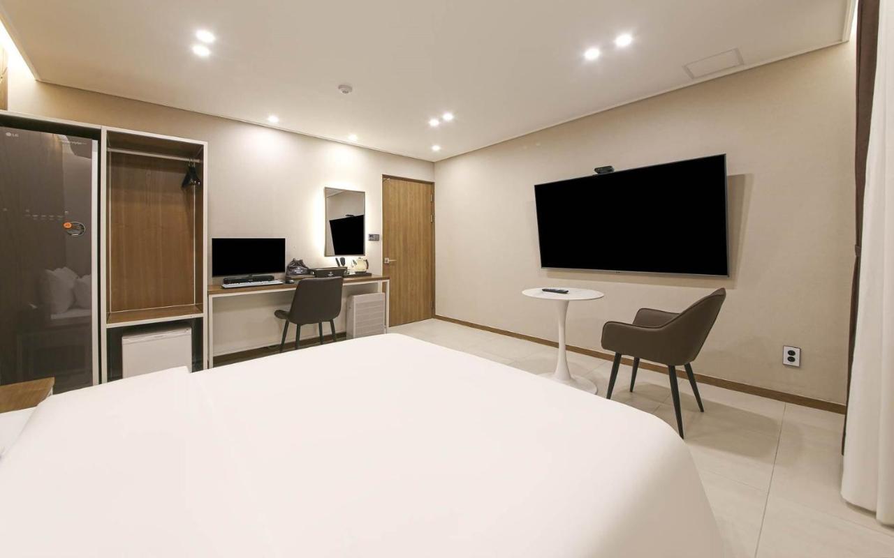 Brown Dot Hotel Sinan Кванджу Экстерьер фото