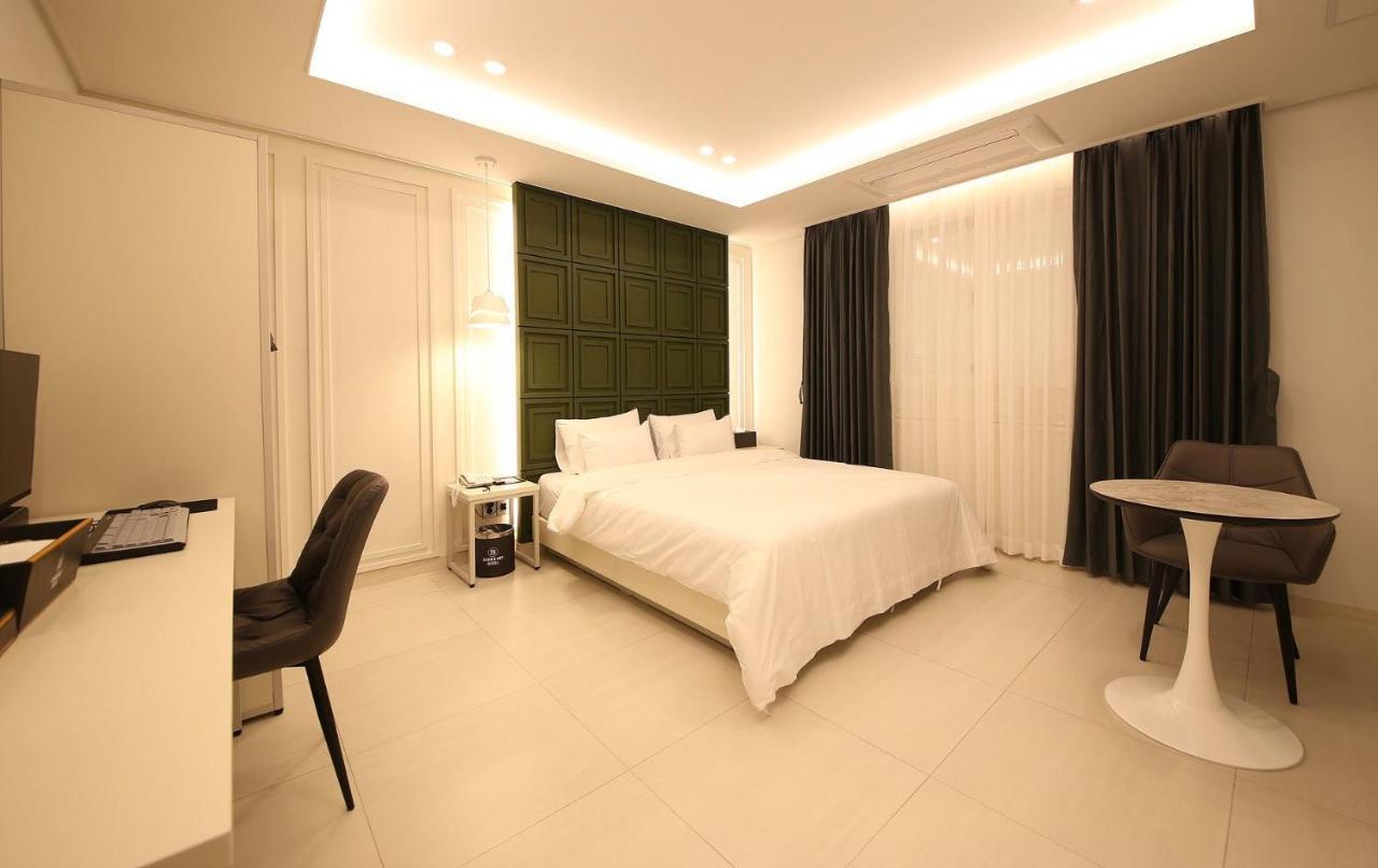Brown Dot Hotel Sinan Кванджу Экстерьер фото
