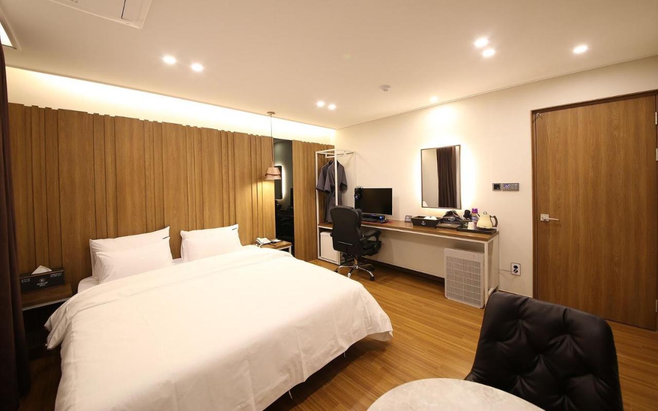 Brown Dot Hotel Sinan Кванджу Экстерьер фото