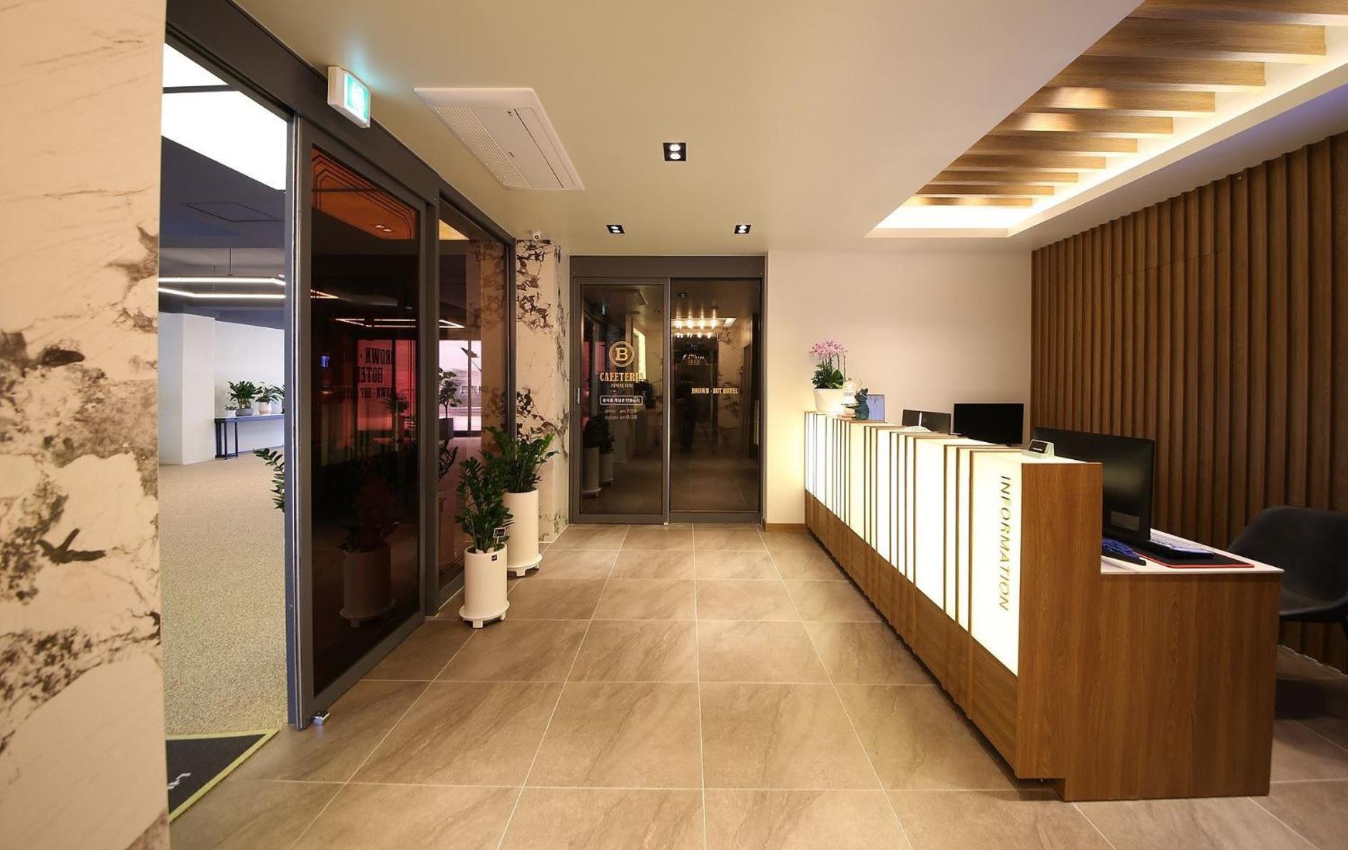 Brown Dot Hotel Sinan Кванджу Экстерьер фото