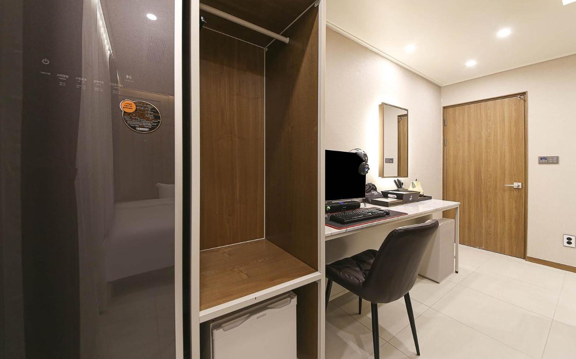Brown Dot Hotel Sinan Кванджу Экстерьер фото