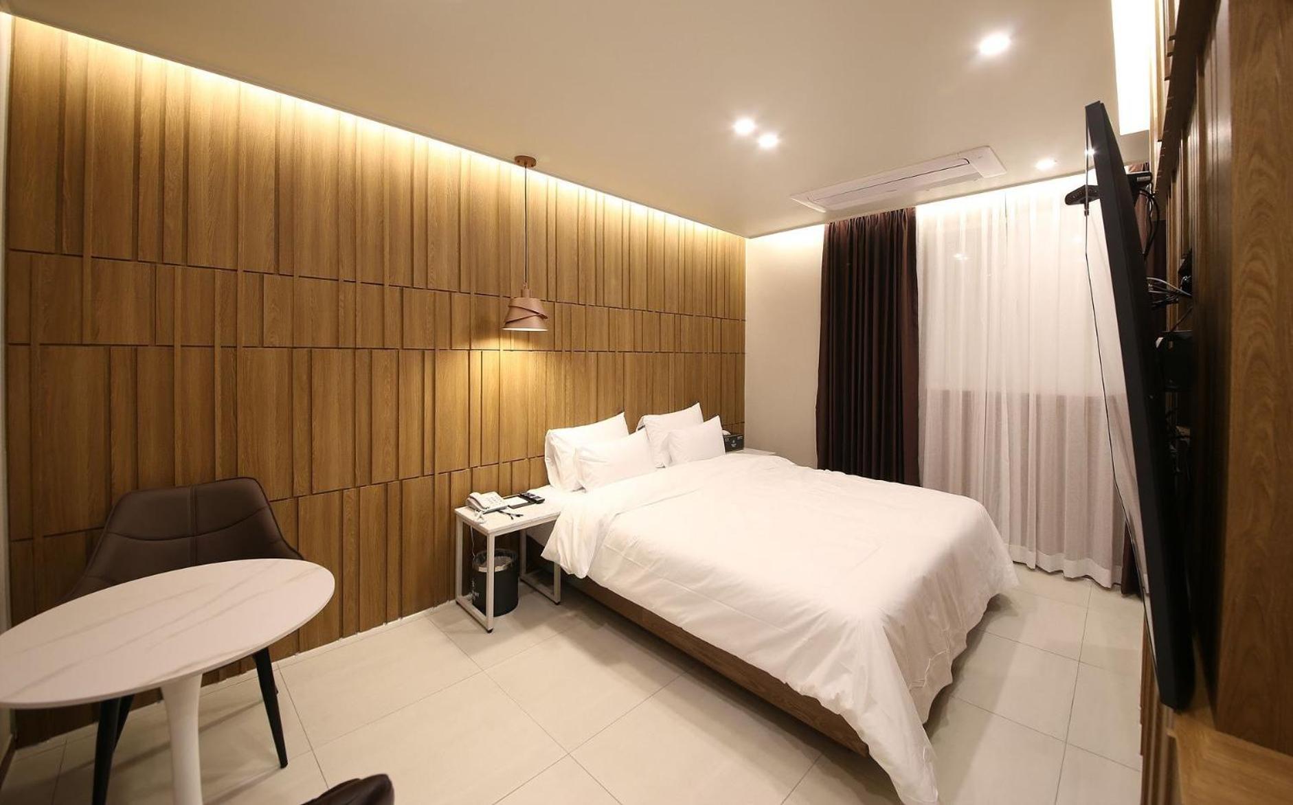 Brown Dot Hotel Sinan Кванджу Экстерьер фото