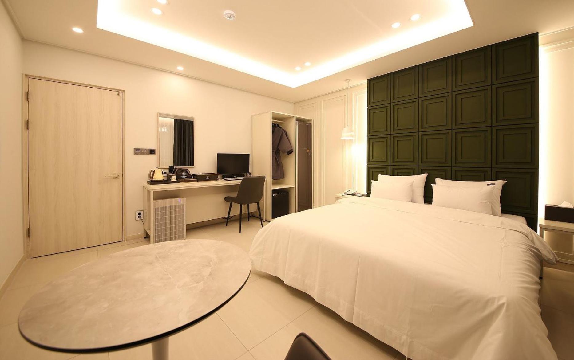 Brown Dot Hotel Sinan Кванджу Экстерьер фото