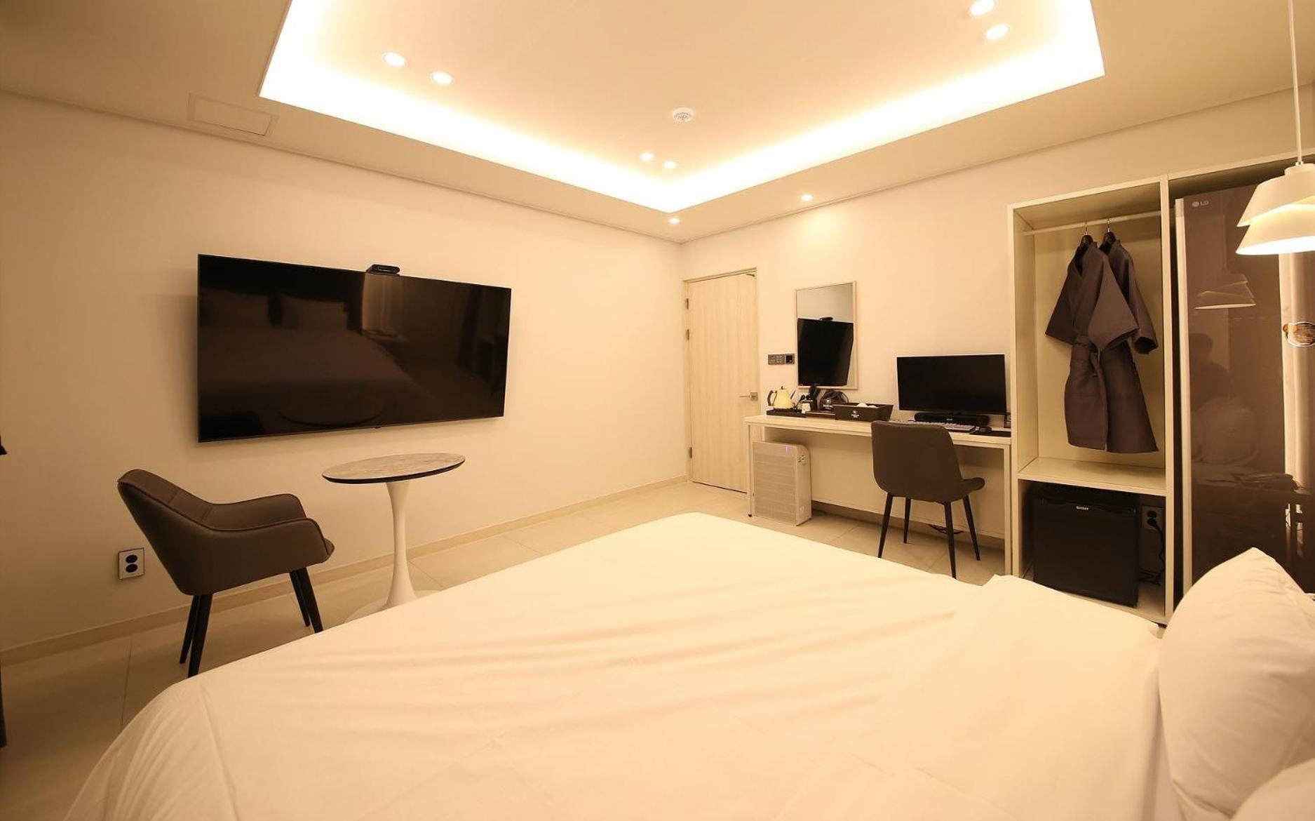 Brown Dot Hotel Sinan Кванджу Экстерьер фото