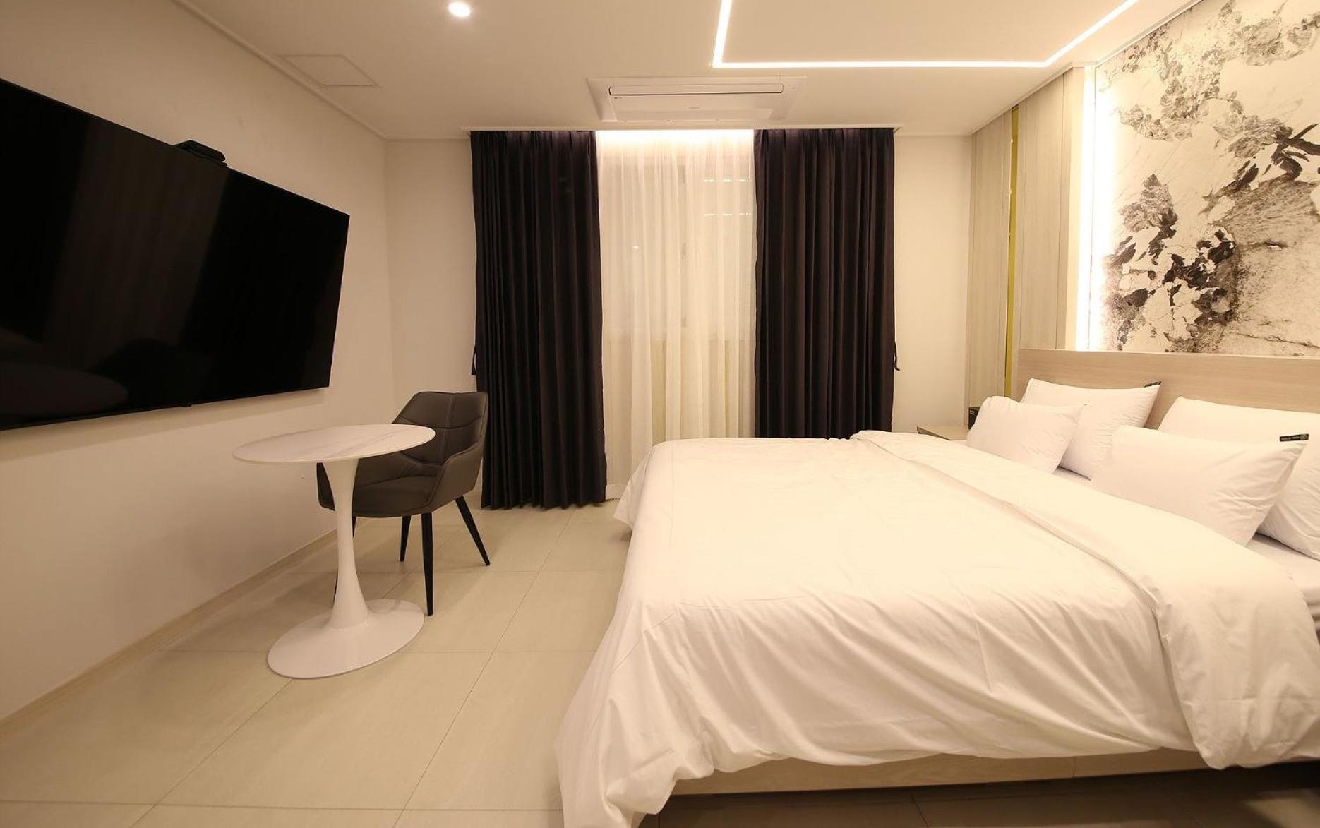 Brown Dot Hotel Sinan Кванджу Экстерьер фото
