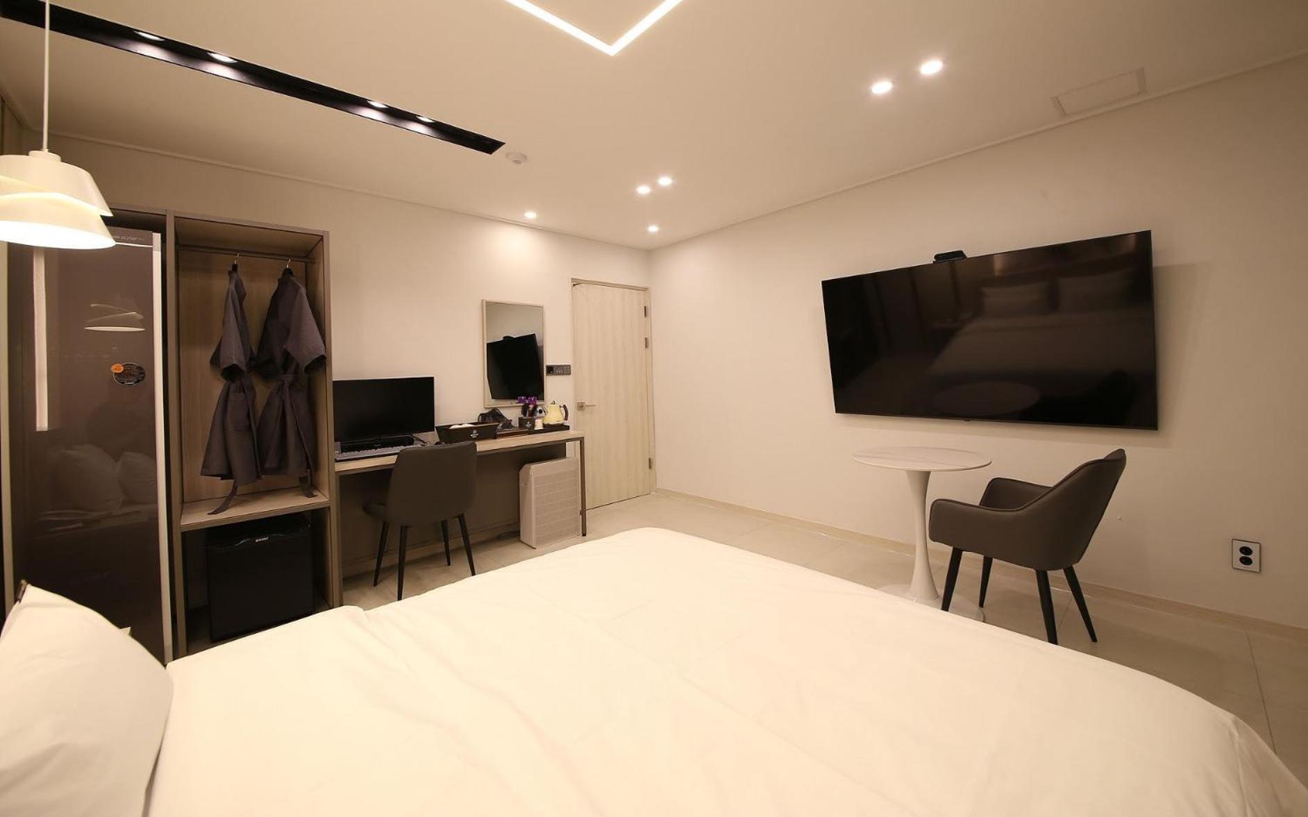 Brown Dot Hotel Sinan Кванджу Экстерьер фото