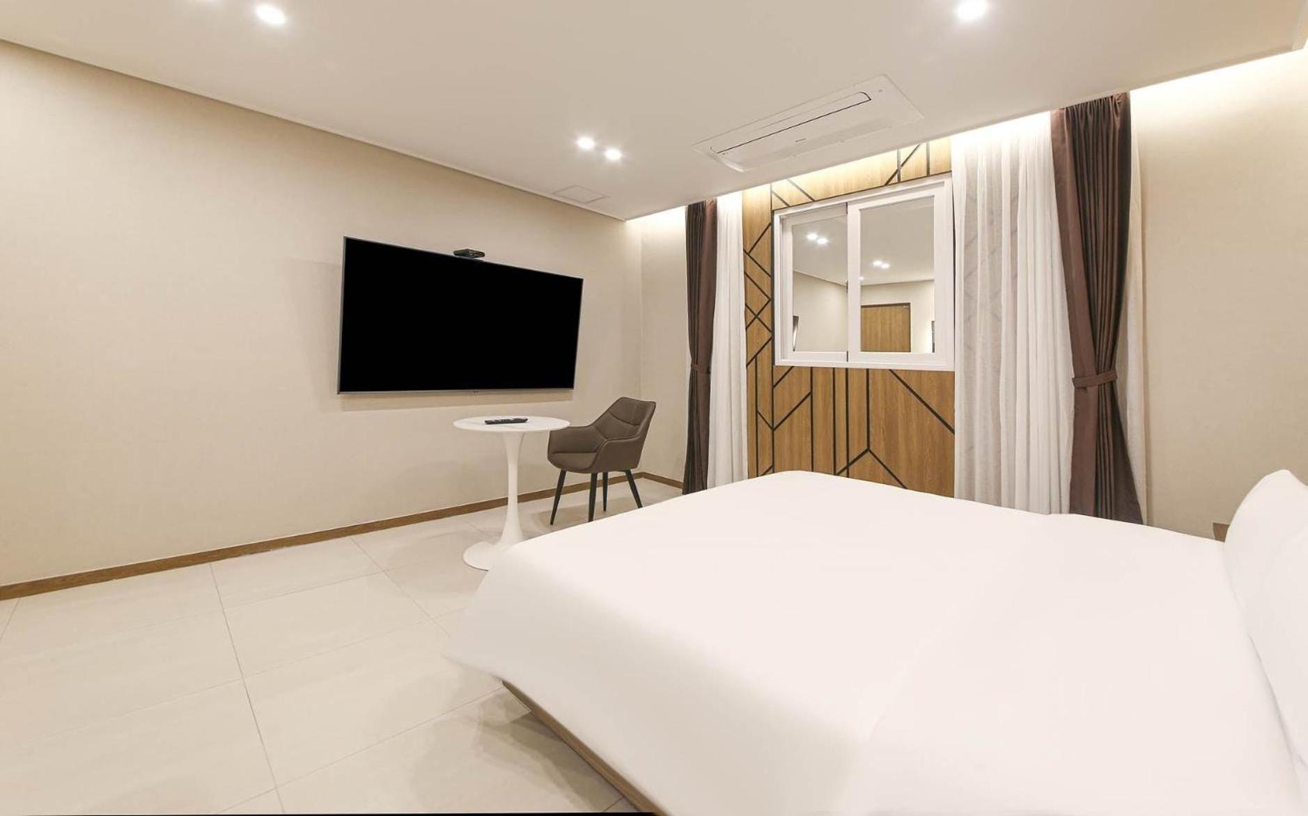 Brown Dot Hotel Sinan Кванджу Экстерьер фото
