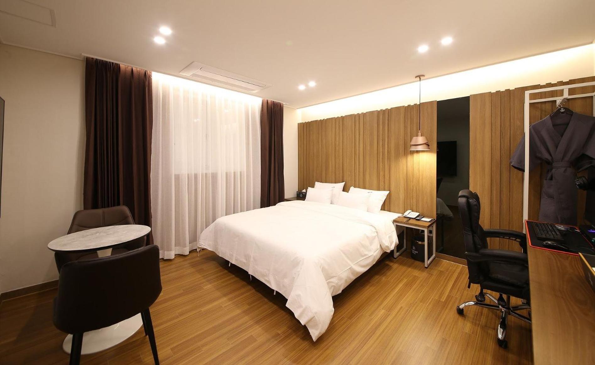 Brown Dot Hotel Sinan Кванджу Экстерьер фото