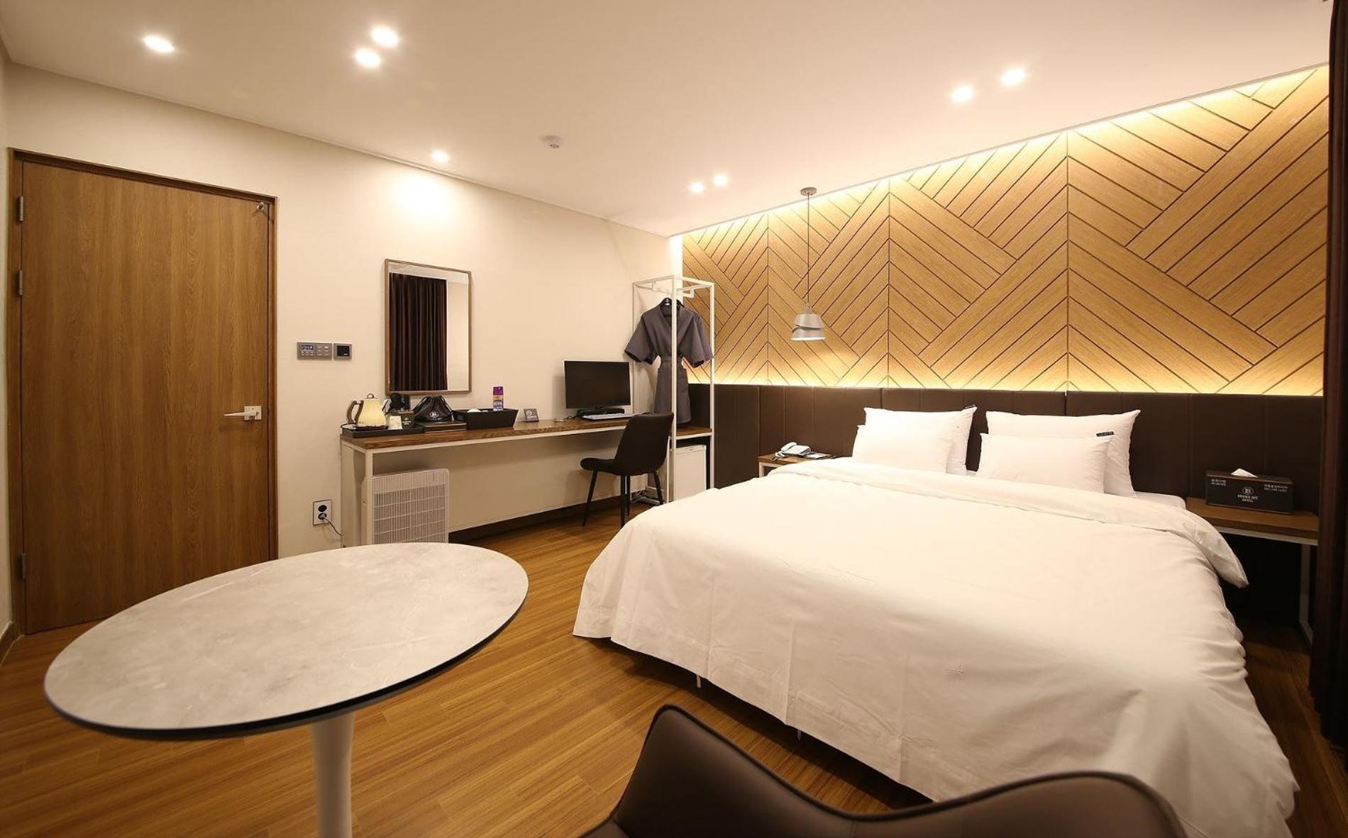 Brown Dot Hotel Sinan Кванджу Экстерьер фото