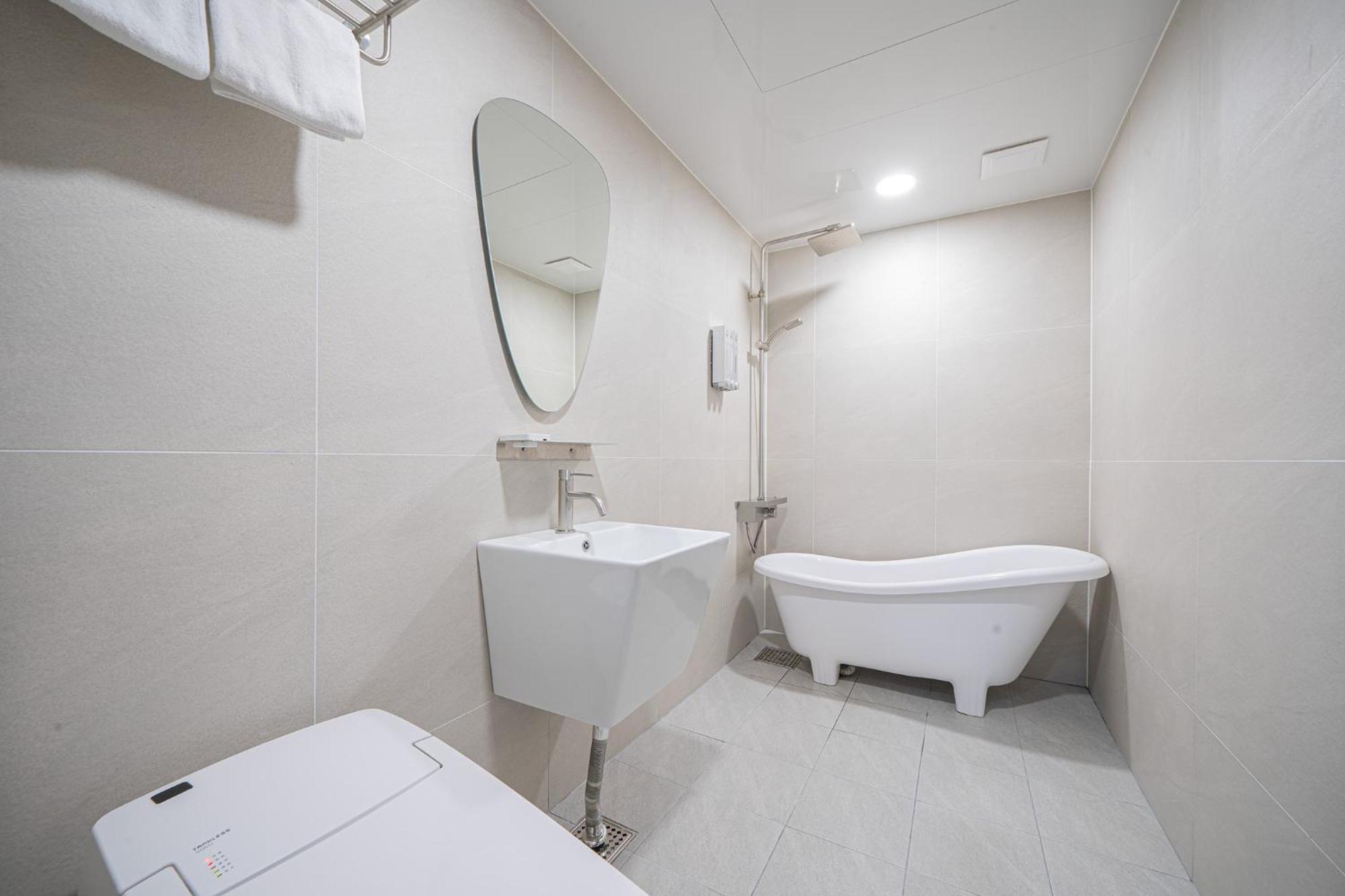 Brown Dot Hotel Sinan Кванджу Экстерьер фото