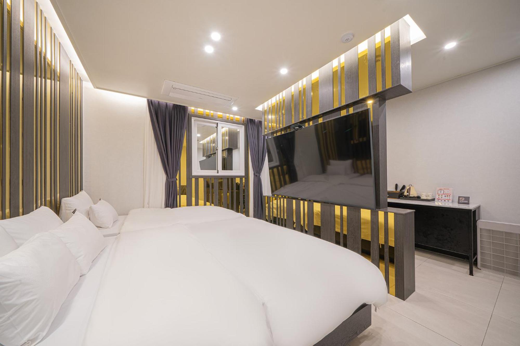 Brown Dot Hotel Sinan Кванджу Экстерьер фото