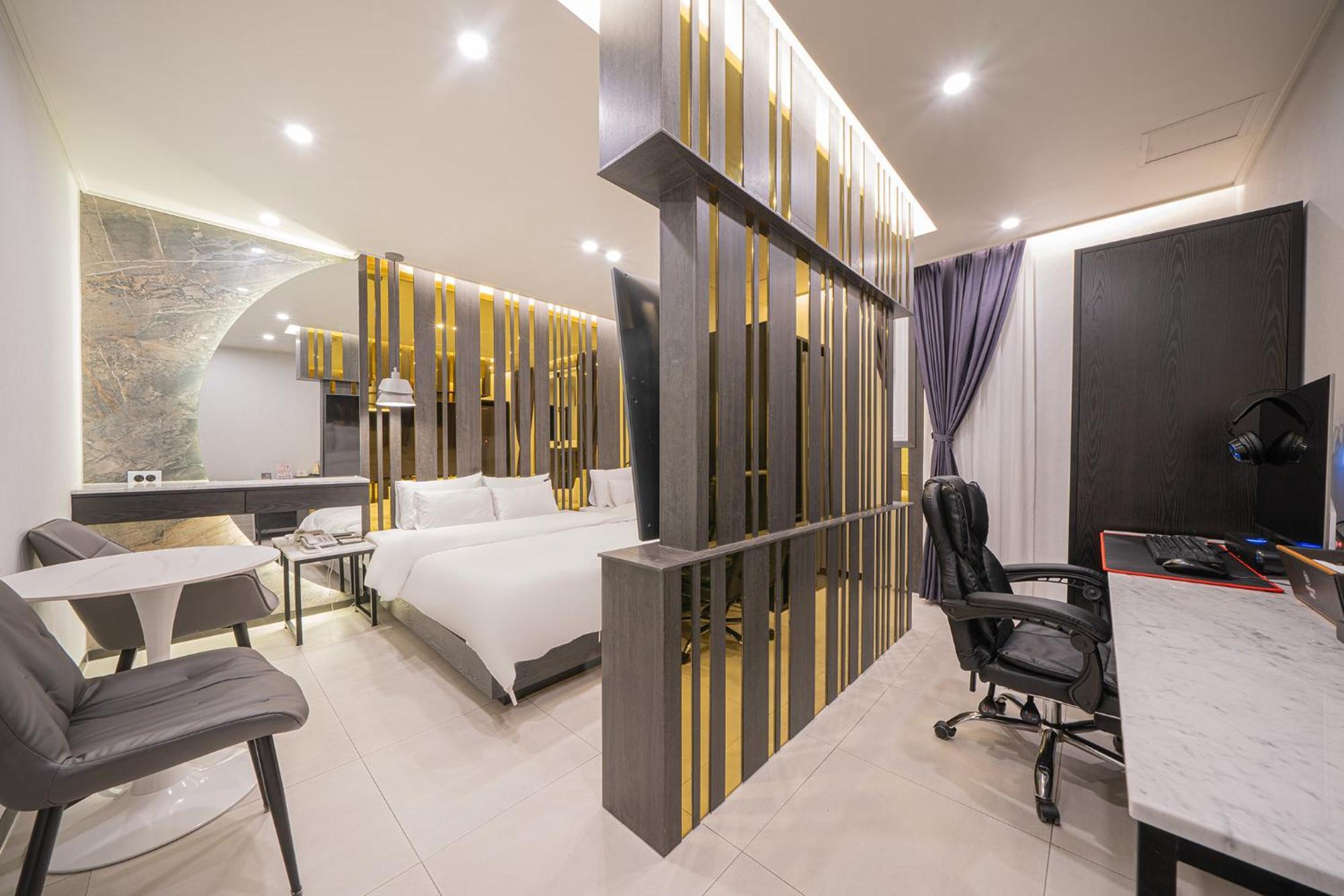 Brown Dot Hotel Sinan Кванджу Экстерьер фото